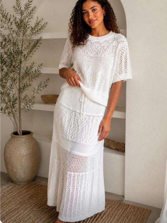 Solitaire Dresses & Skirts - Solitaire White Knit 2 pc. Worn once. Size L